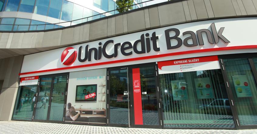 Pobočka UniCredit Bank v její centrále v Praze.