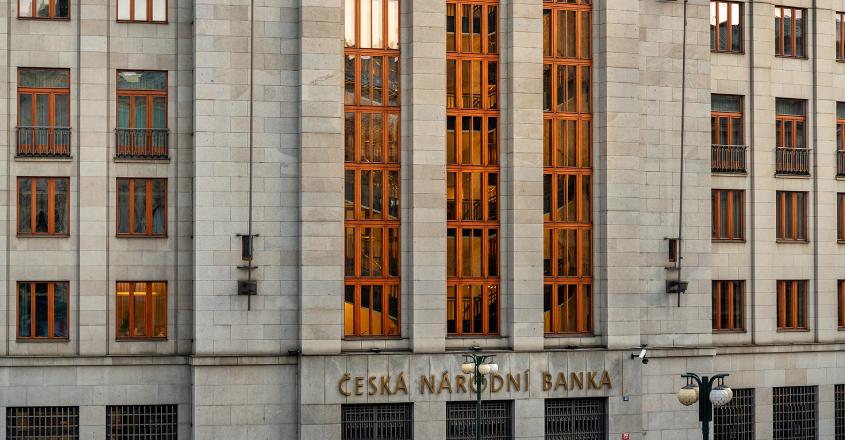 Budova České národní banky v Praze.