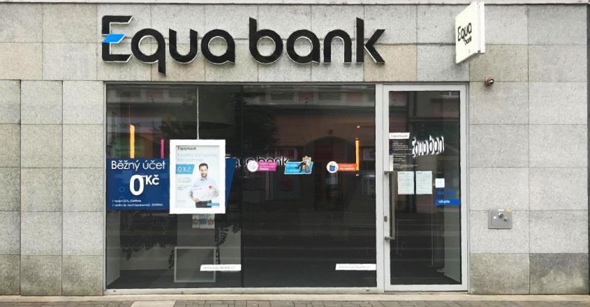 Pobočka Equa bank za jasného dne