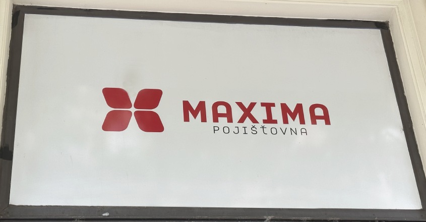 Logo Maxima pojišťovny na bílém pozadí