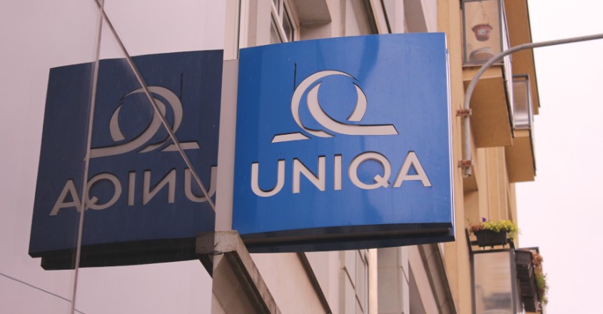 Logo UNIQA na budově