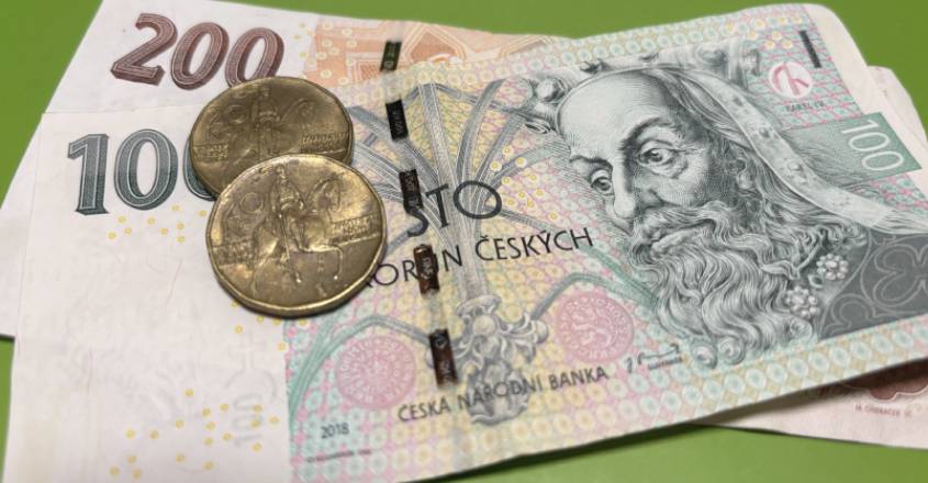 Navýšení je přímým důsledkem valorizace minimálních záloh na zdravotní a sociální pojištění, která se každoročně odvíjí od růstu průměrné mzdy. České bankovky